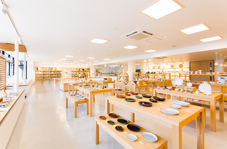 company_slide_showroom2016_in