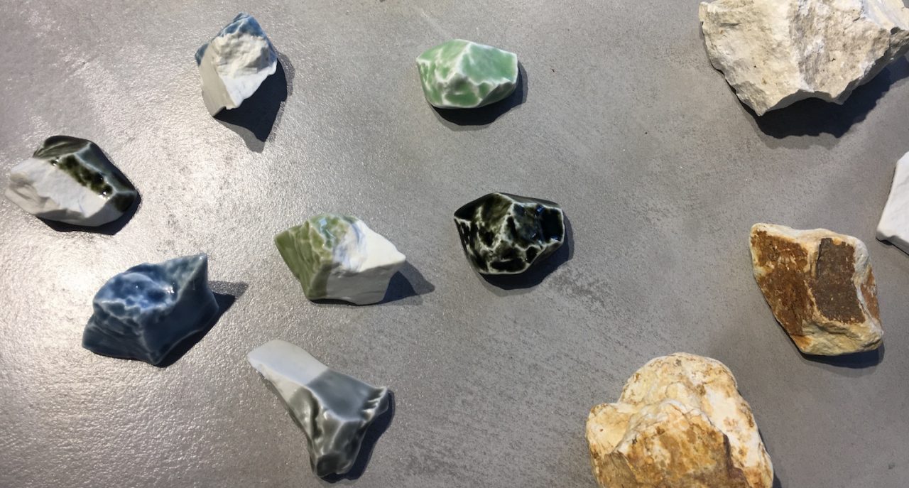 TOUSEKI試作品と陶石（原石）